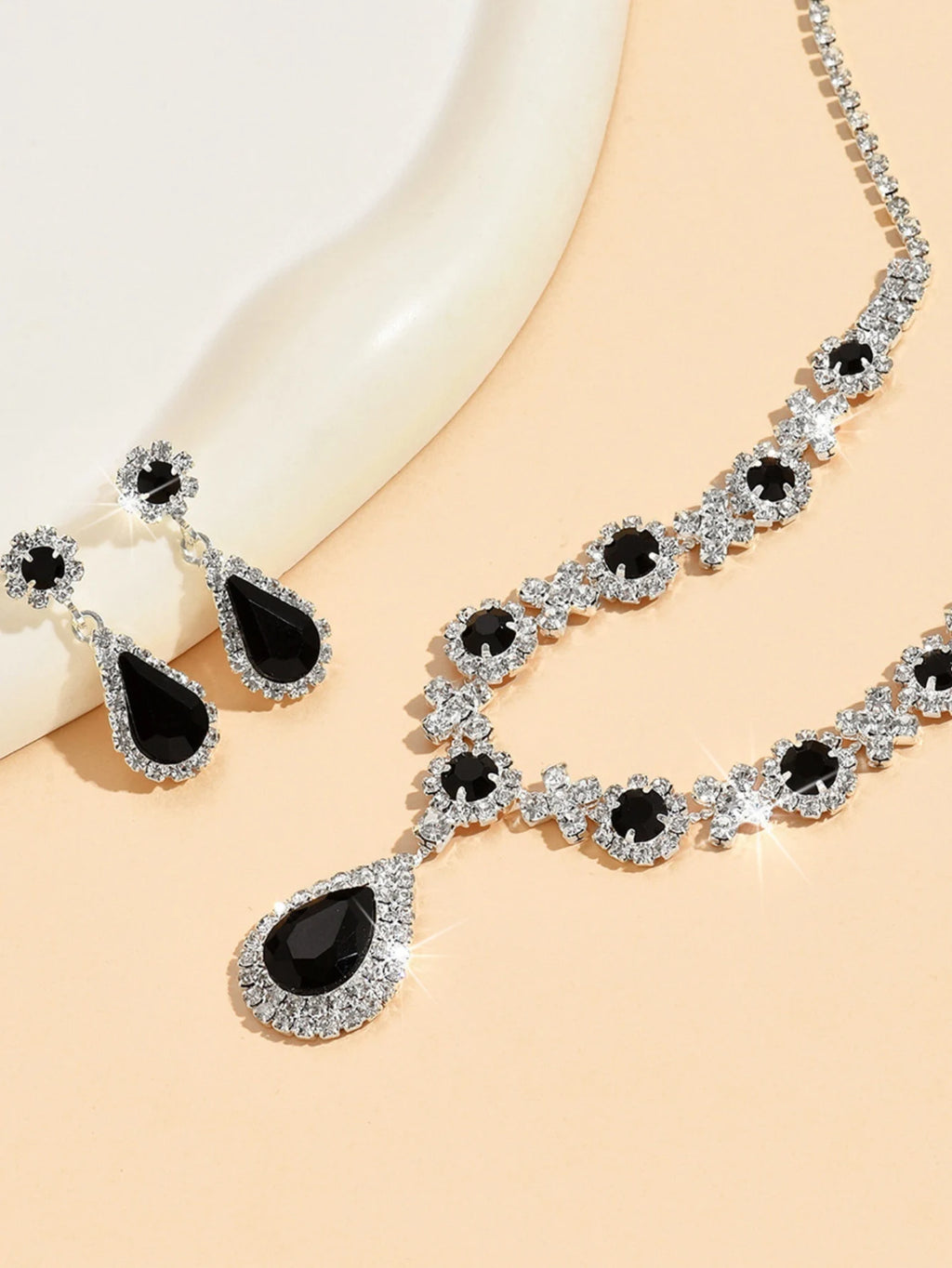 Crystal Elegance – 3-Piece Necklace & Earrings Set