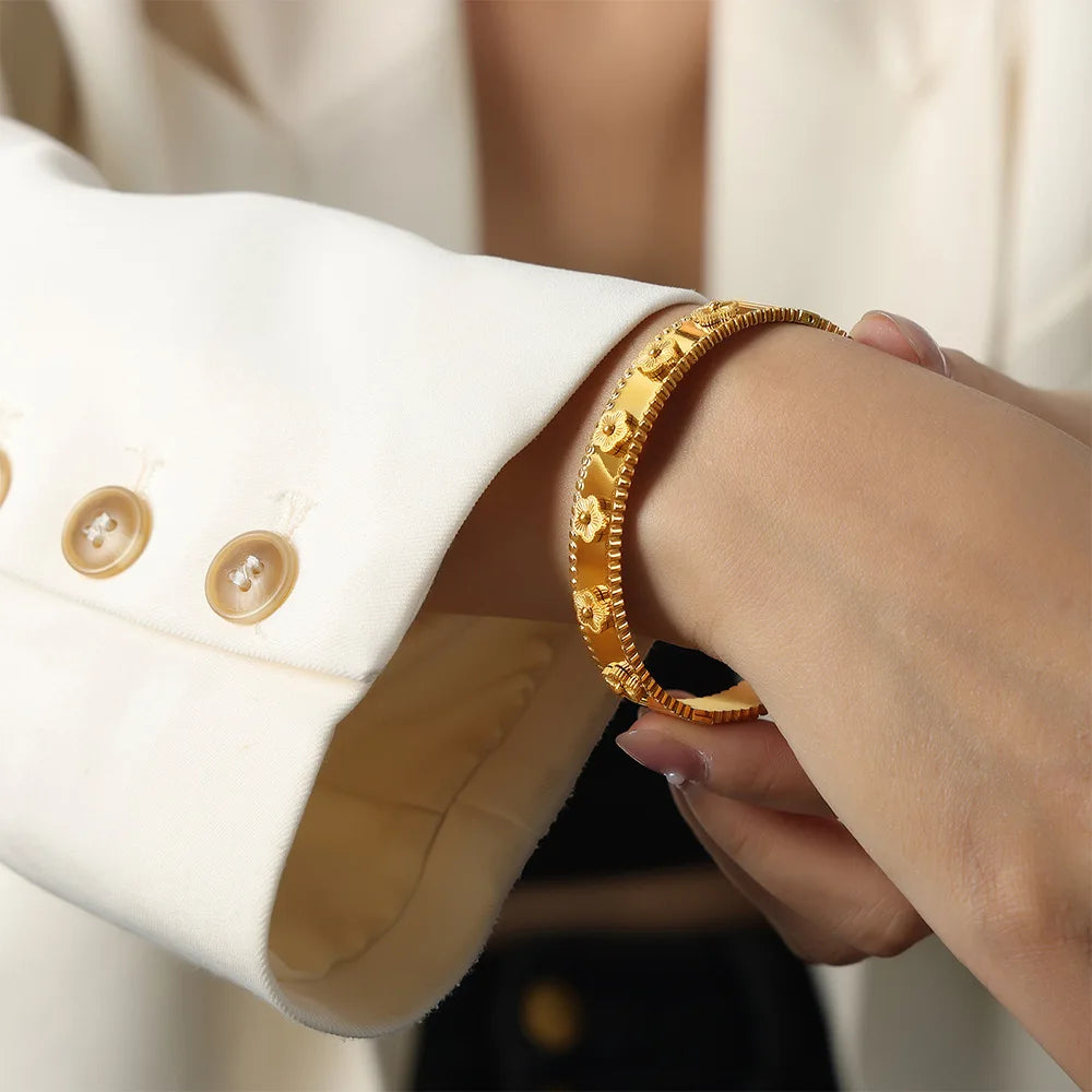 “SparkLuxe – 8-Piece Rhinestone Bracelet Set”