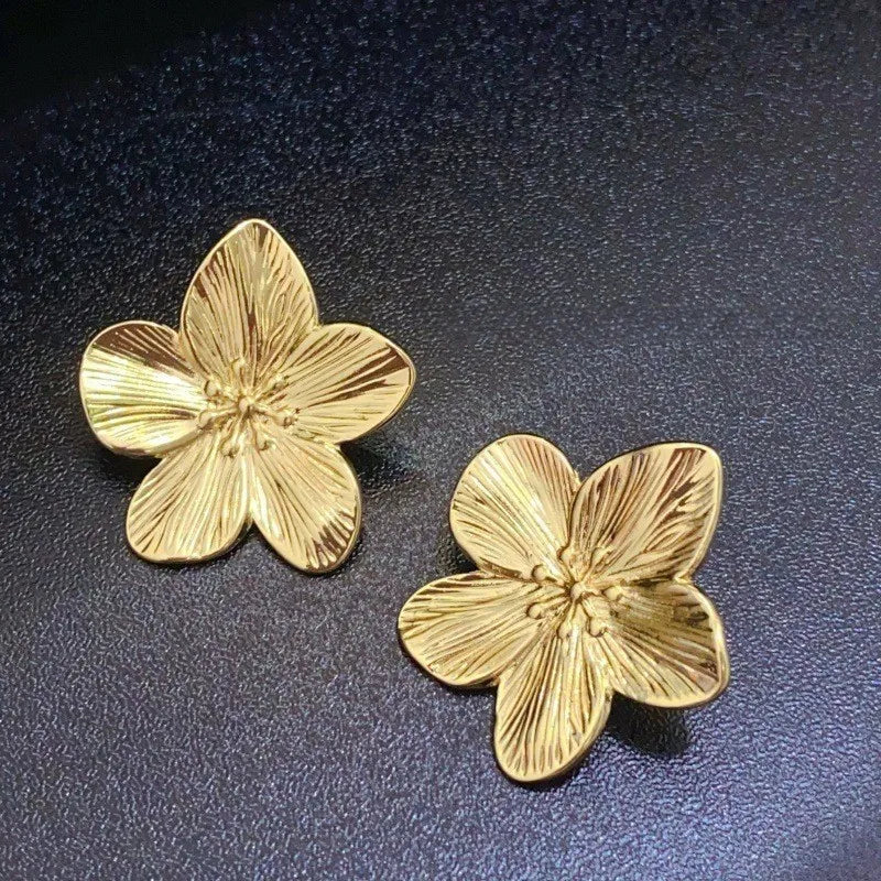 PetalGleam – Elegant Retro Earrings
