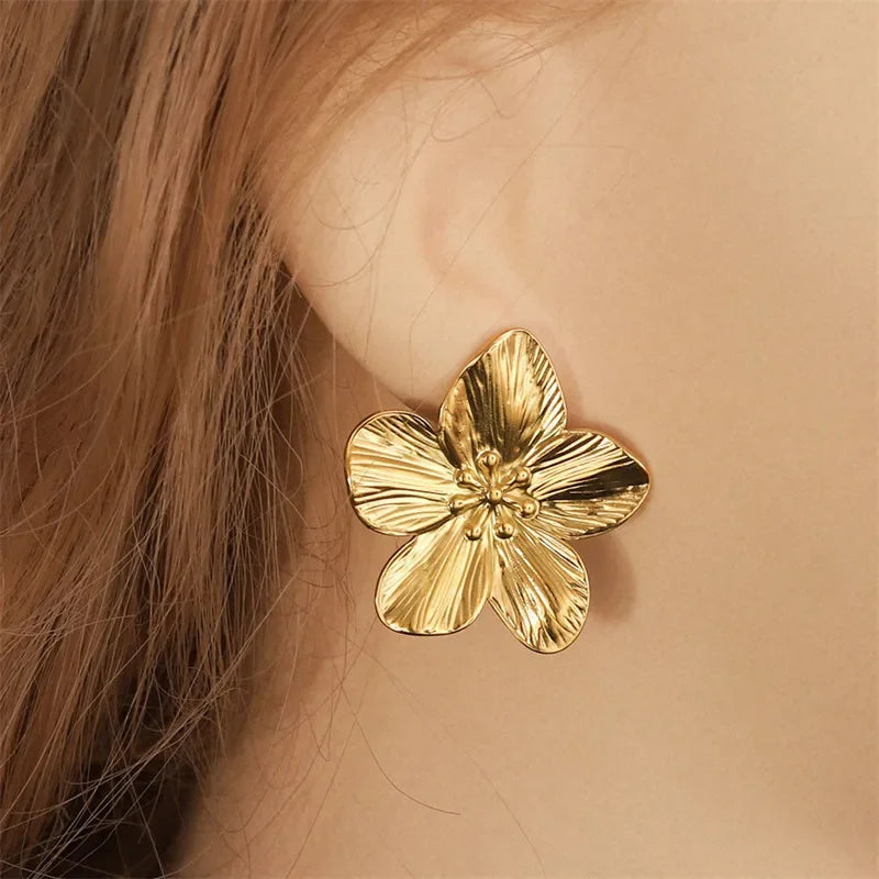 PetalGleam – Elegant Retro Earrings