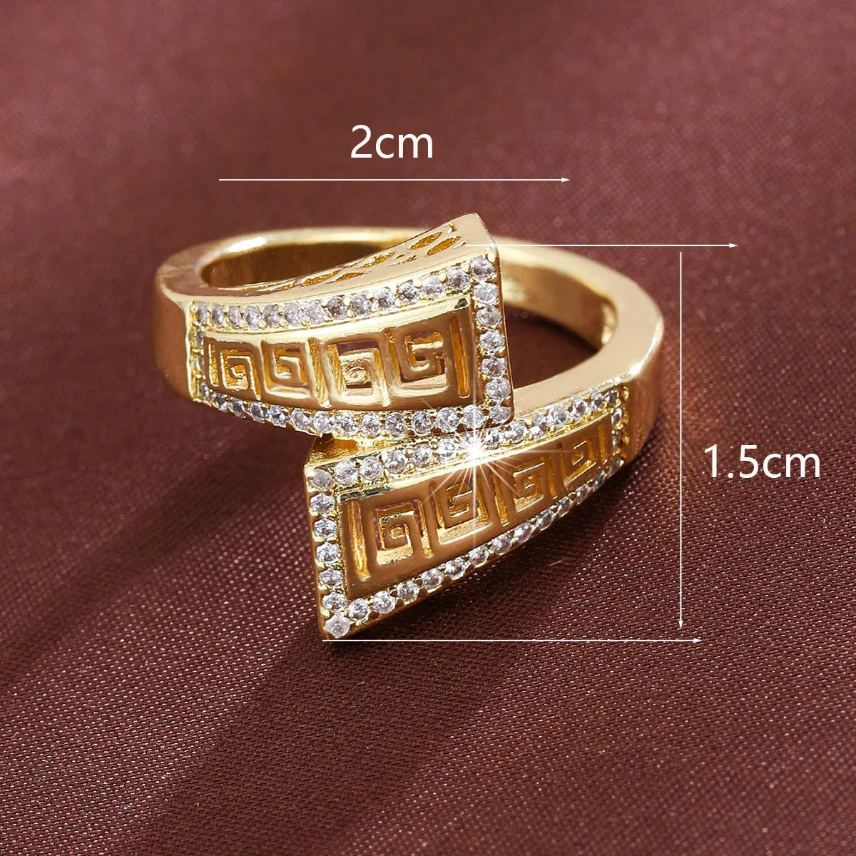 Aurora Chic – Fashionable Zircon Ring