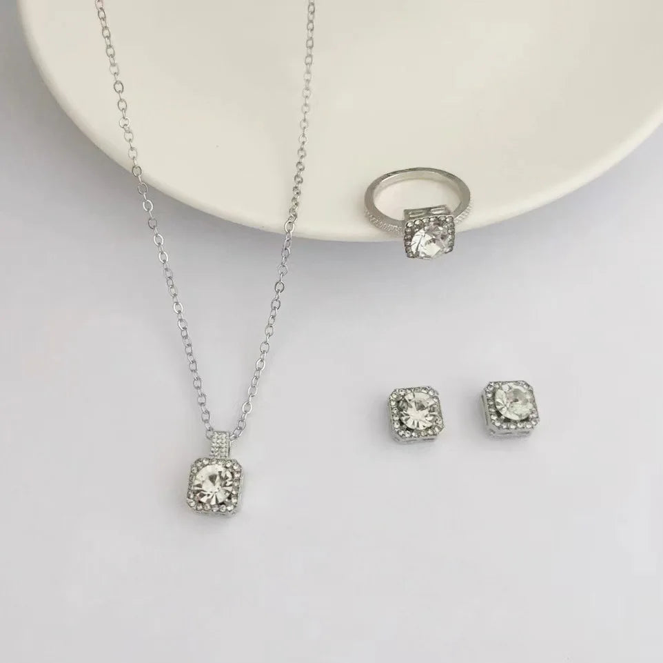 “LumièreCube – Elegant 3-Piece Jewelry Set”