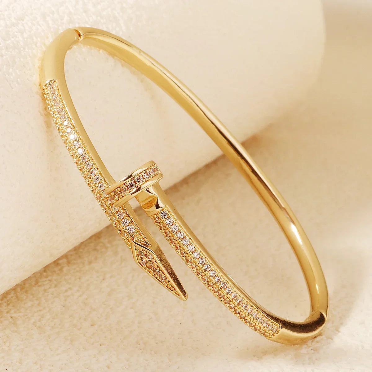 Twinkle Screw – Zircon Fashion Bracelet