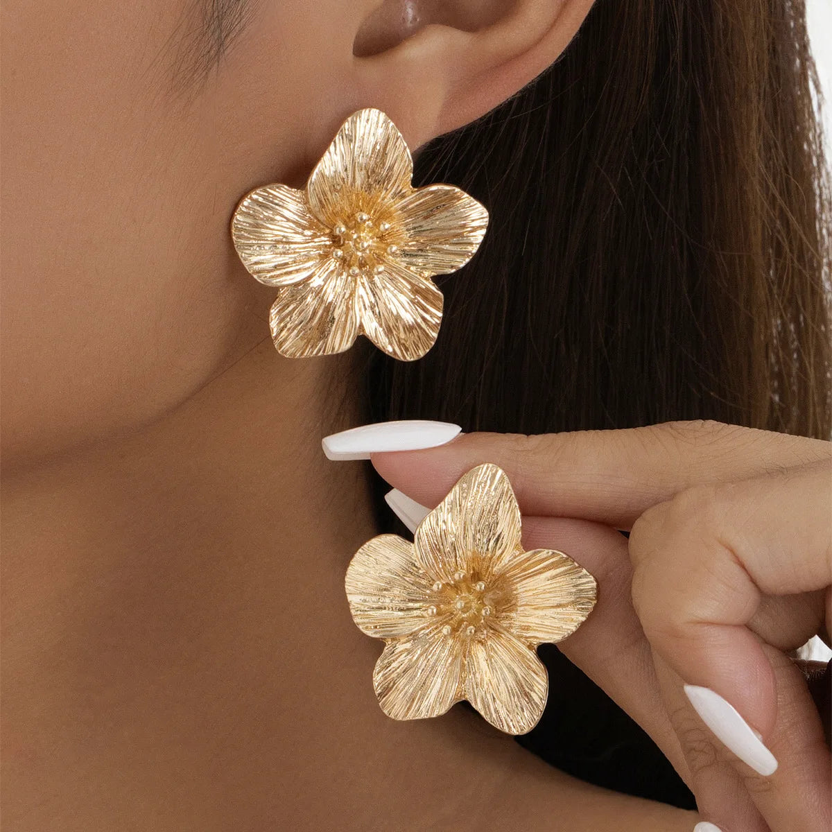 PetalGleam – Elegant Retro Earrings