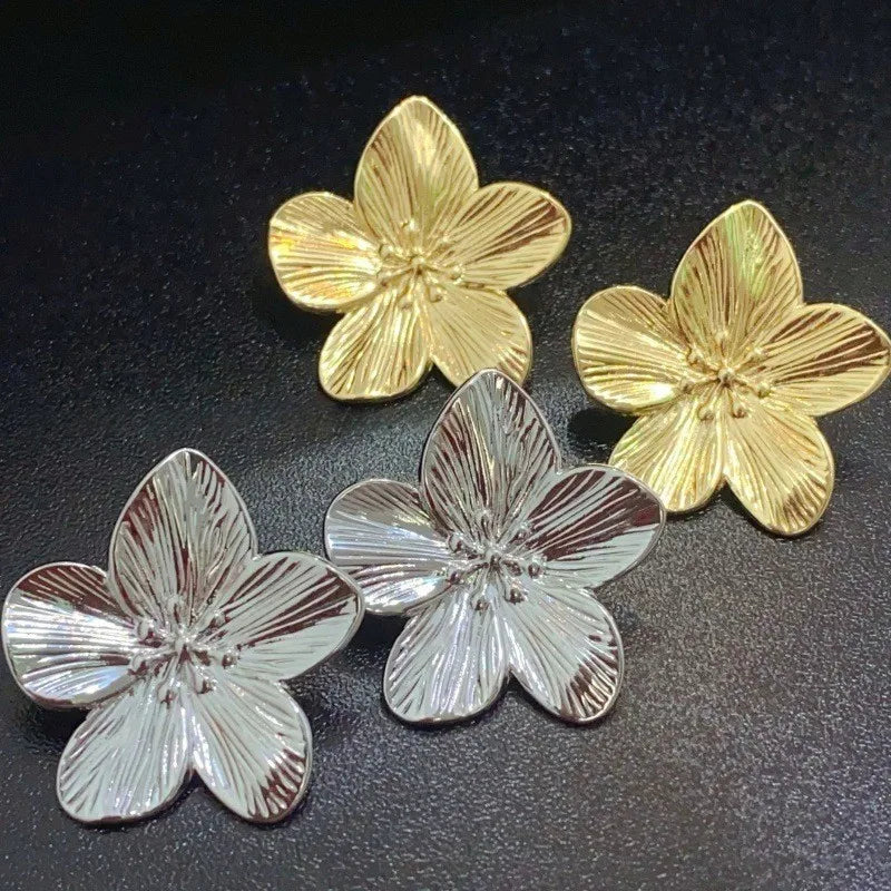 PetalGleam – Elegant Retro Earrings