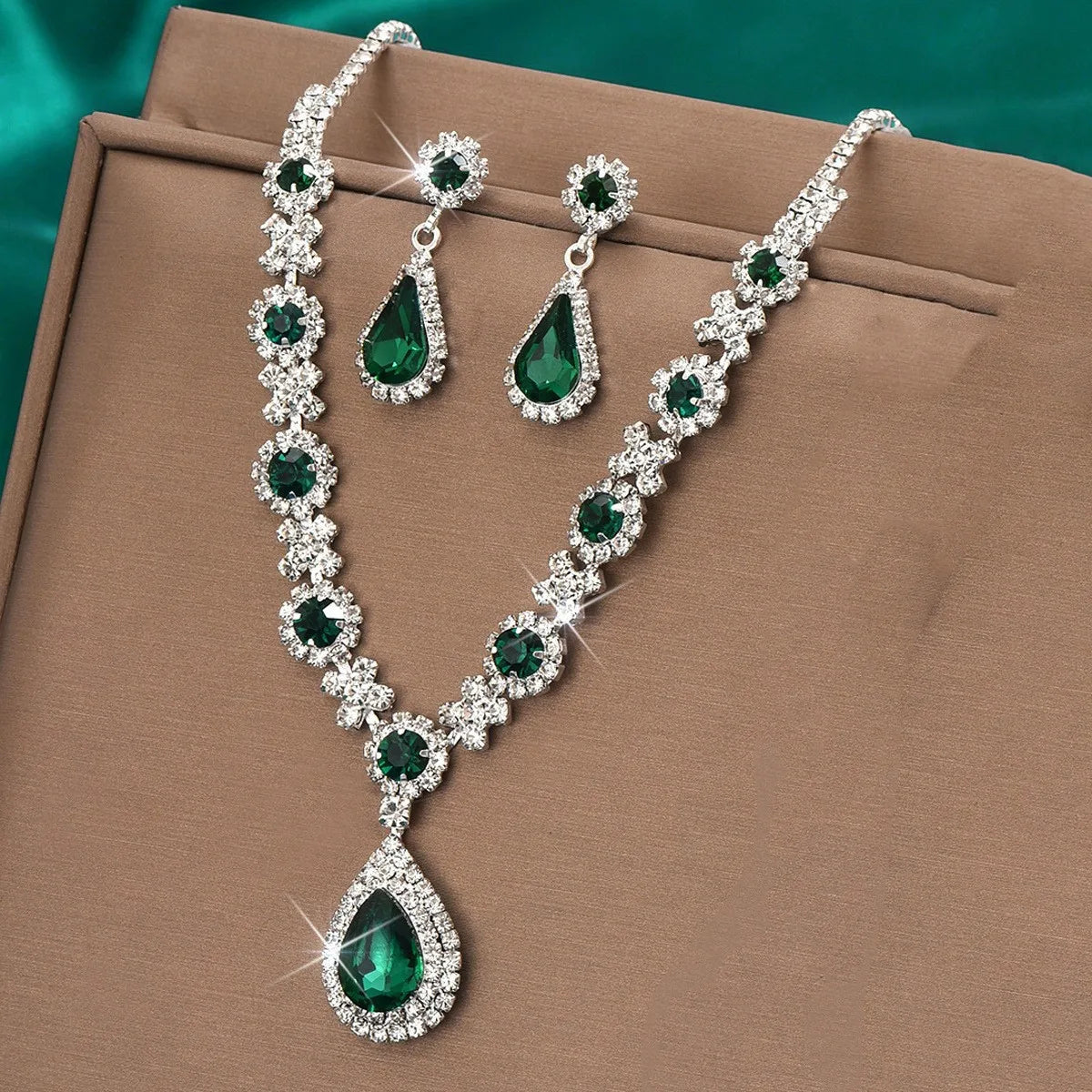 Crystal Elegance – 3-Piece Necklace & Earrings Set