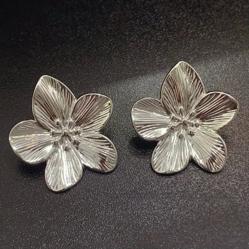 PetalGleam – Elegant Retro Earrings